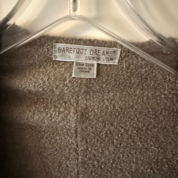 Barefoot Dreams Cozy Cliffside Wrap - Picture 4 of 6